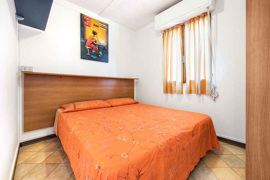 Mini-bungalow double bedroom