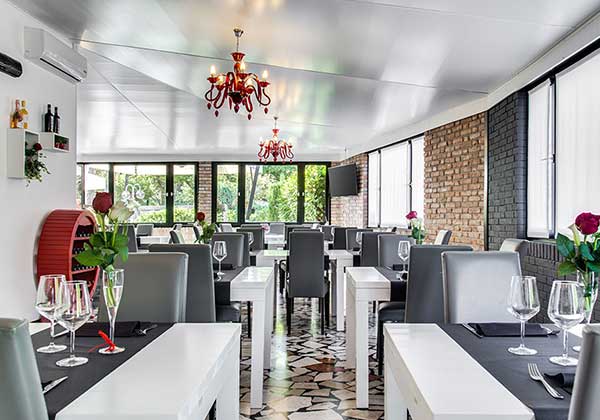 Bar Ristorante Pizzeria moderno dove poter gustare ottimi piatti in vacanza